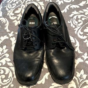 Numn Bush mens shoes, size 8 1/2 medium. All leather uppers.